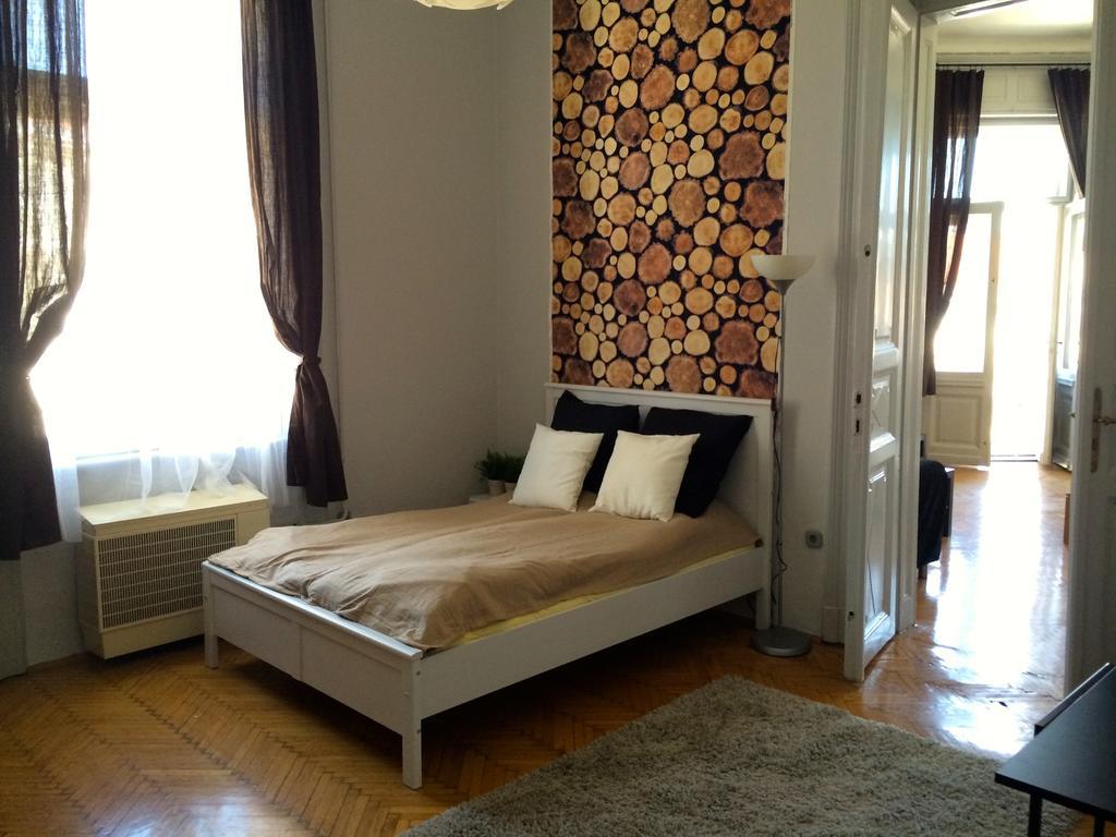 Budget Apartment By Hi5 - Oktober 6 Str 4 Будапеща Екстериор снимка