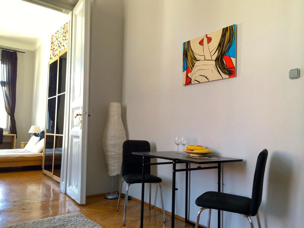 Budget Apartment By Hi5 - Oktober 6 Str 4 Будапеща Екстериор снимка
