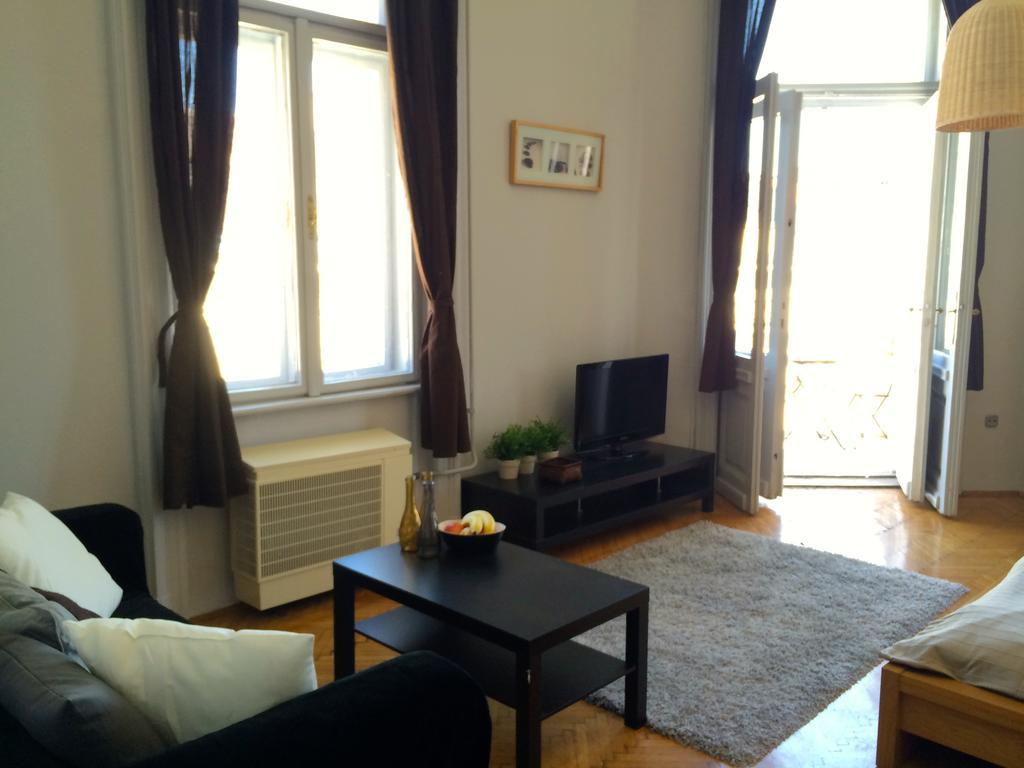 Budget Apartment By Hi5 - Oktober 6 Str 4 Будапеща Екстериор снимка