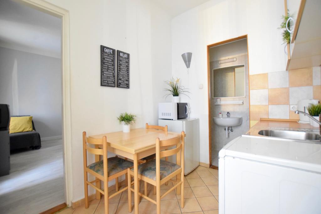Budget Apartment By Hi5 - Oktober 6 Str 4 Будапеща Екстериор снимка