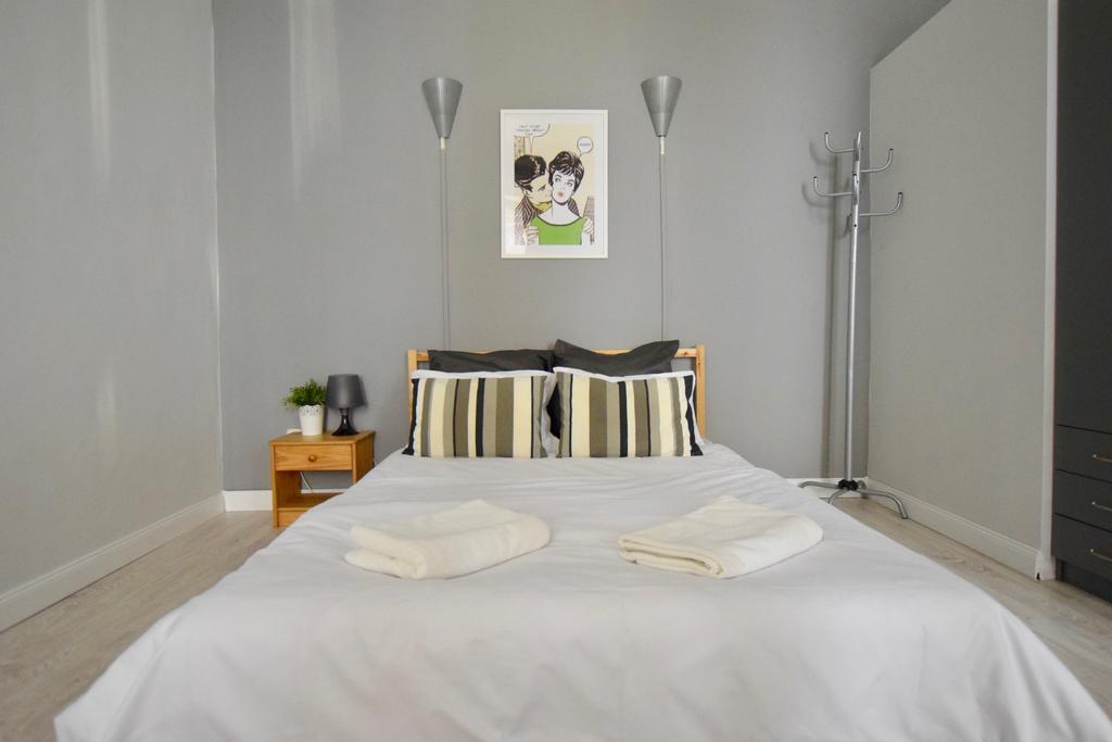Budget Apartment By Hi5 - Oktober 6 Str 4 Будапеща Екстериор снимка