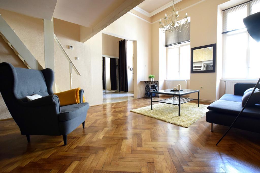 Budget Apartment By Hi5 - Oktober 6 Str 4 Будапеща Екстериор снимка