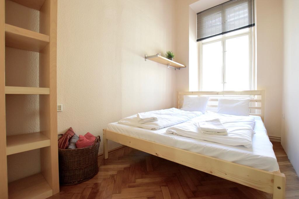 Budget Apartment By Hi5 - Oktober 6 Str 4 Будапеща Екстериор снимка